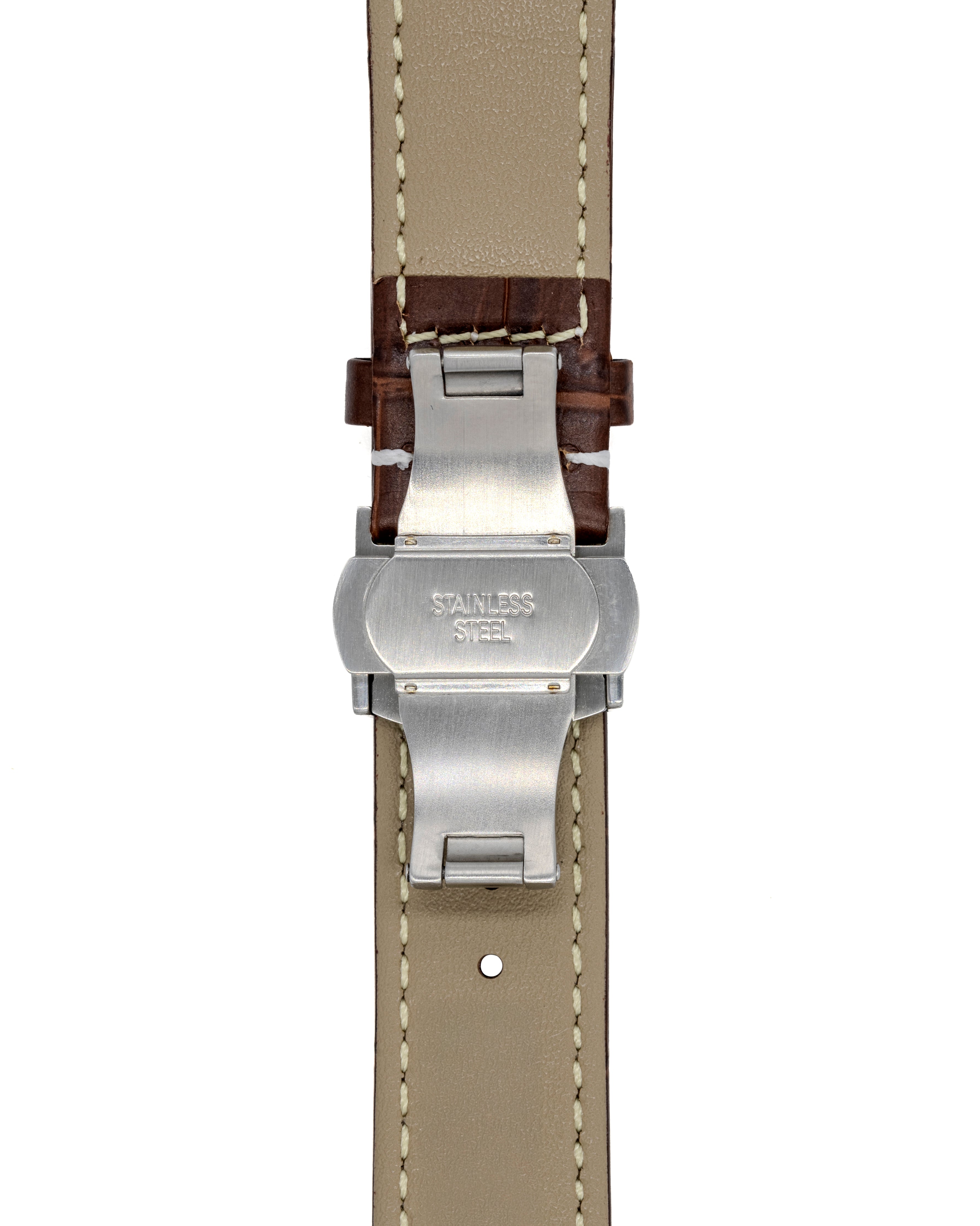 Vue intérieure de la boucle déployante en acier brossé montée sur le bracelet Grand Tourisme.